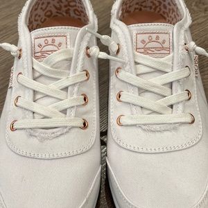 Bob’s B Cute Memory Foam Sneakers Size 8.5